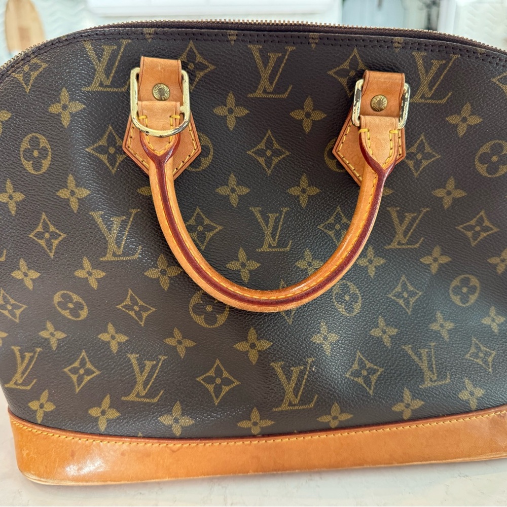 Louis Vuitton Monogram Alma PM - Picture 2 of 11